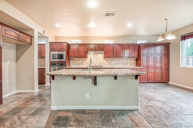 11078 Sawtooth Peak Way, Clovis, CA 93619