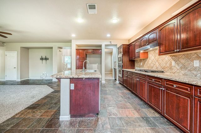 11078 Sawtooth Peak Way, Clovis, CA 93619