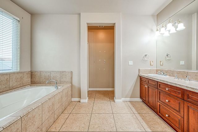 11078 Sawtooth Peak Way, Clovis, CA 93619
