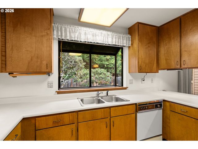 1730 ARCH Ln, Brookings, OR 97415
