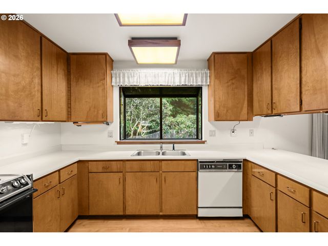 1730 ARCH Ln, Brookings, OR 97415