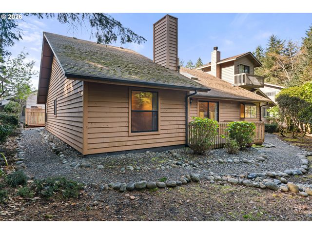 1730 ARCH Ln, Brookings, OR 97415