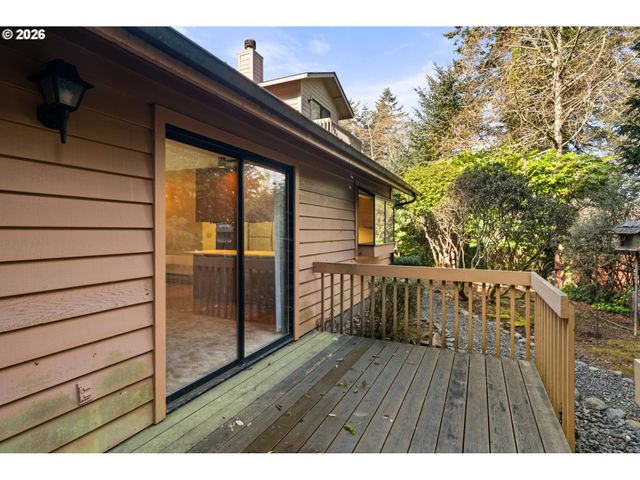 1730 ARCH Ln, Brookings, OR 97415
