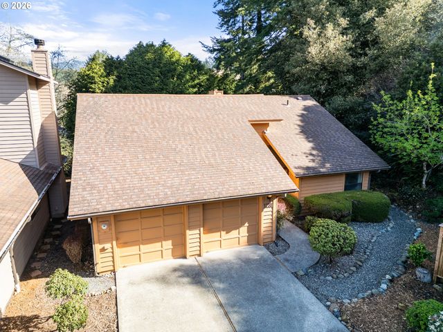 1730 ARCH Ln, Brookings, OR 97415