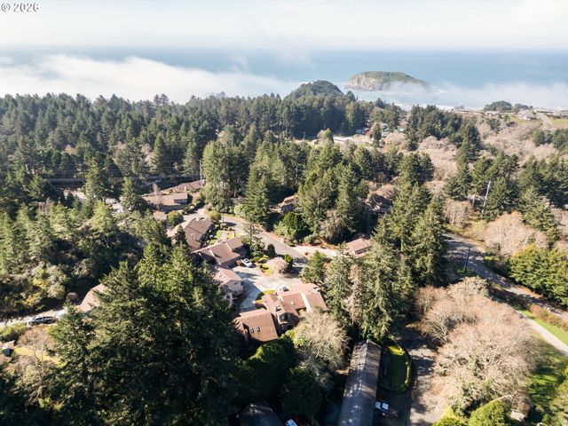 1730 ARCH Ln, Brookings, OR 97415