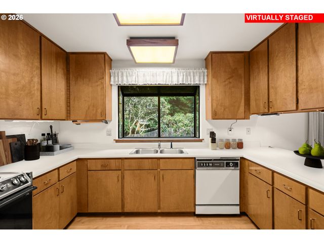 1730 ARCH Ln, Brookings, OR 97415