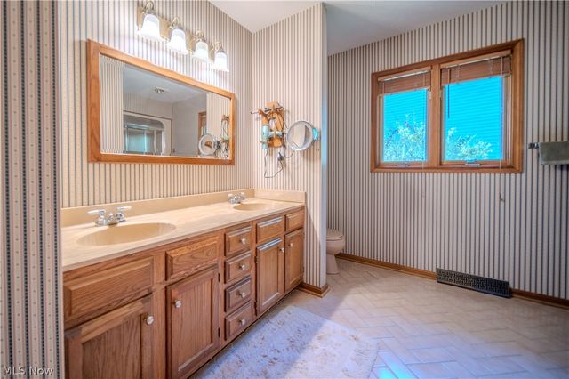 4502 Glen Eagle Drive, Brecksville, OH 44141