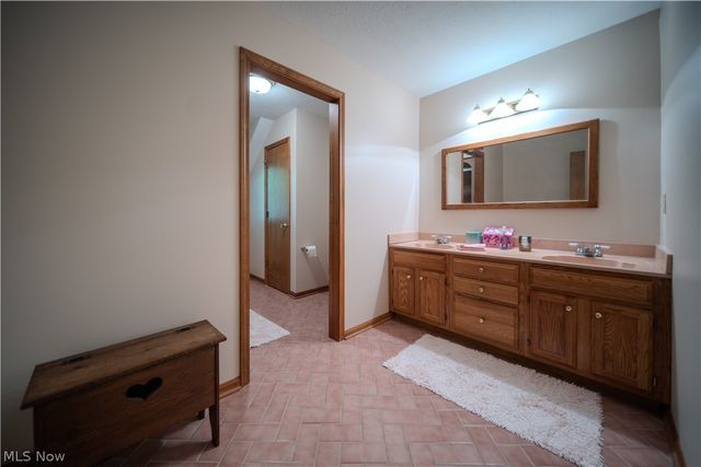 4502 Glen Eagle Drive, Brecksville, OH 44141