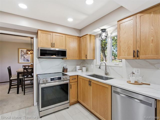 52429 Southdown Road, Shelby Twp, MI 48316