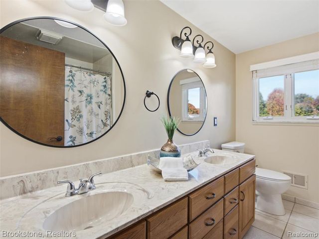 52429 Southdown Road, Shelby Twp, MI 48316