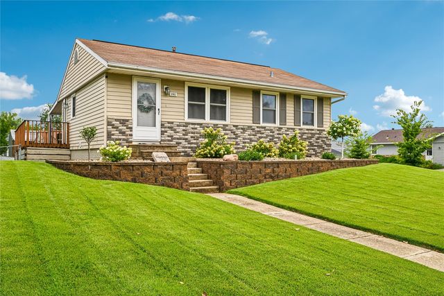 3102 Bayberry Drive SW, Cedar Rapids, IA 52404