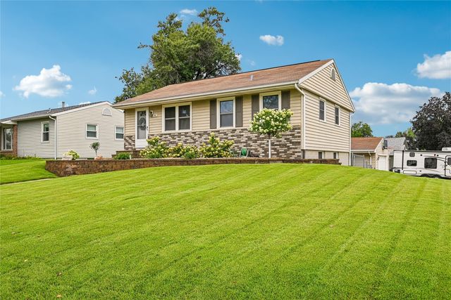 3102 Bayberry Drive SW, Cedar Rapids, IA 52404