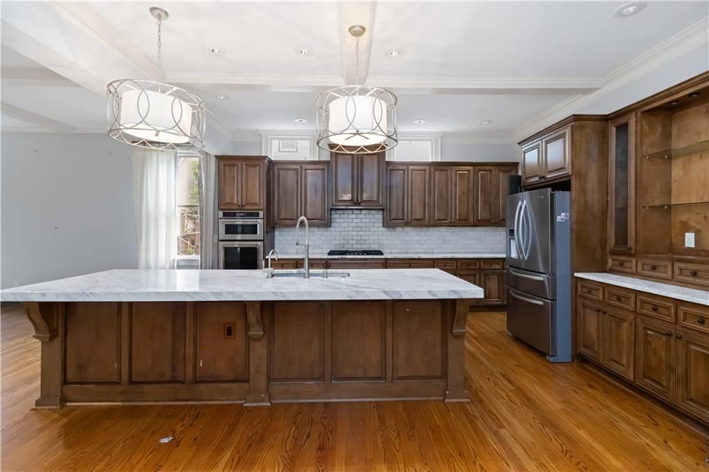 Image 11 of property listing at 1421 Hedgewood Lane NW, Kennesaw, GA 30152
