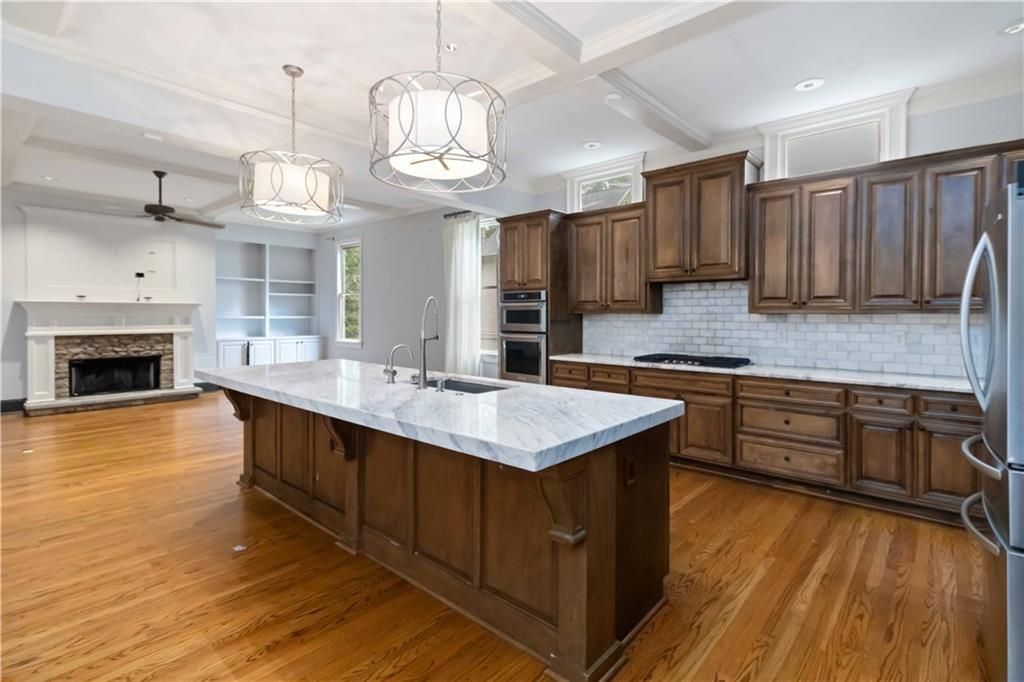 Image 12 of property listing at 1421 Hedgewood Lane NW, Kennesaw, GA 30152