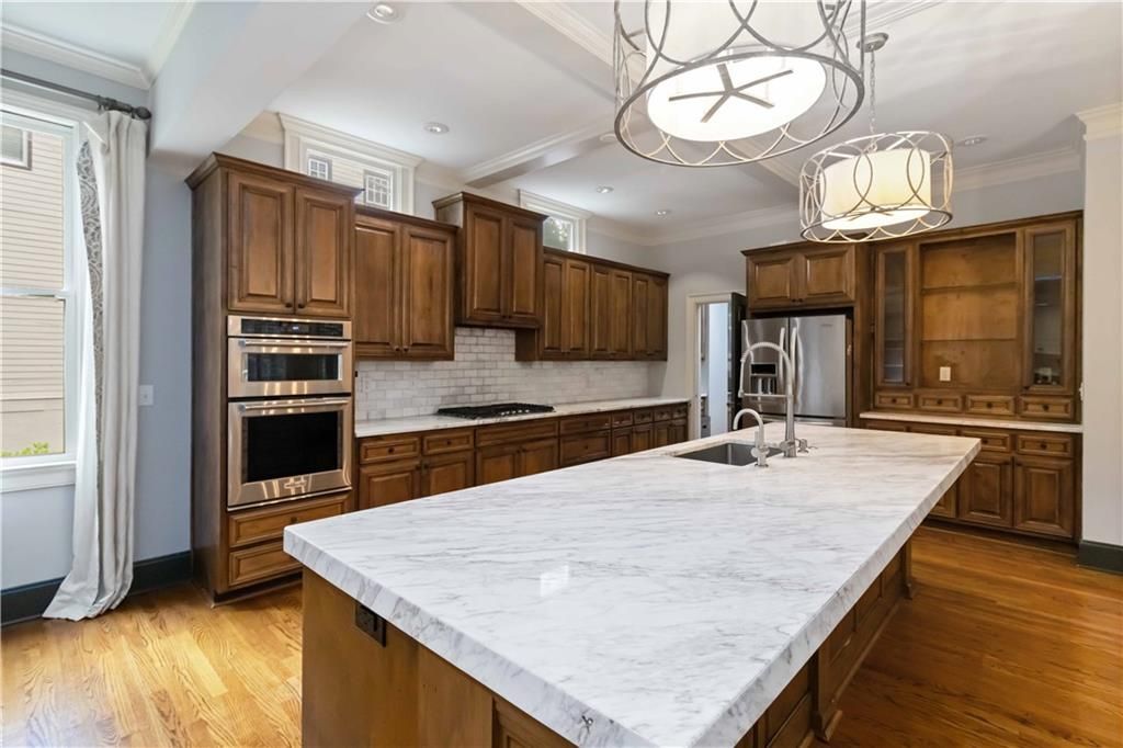 Image 13 of property listing at 1421 Hedgewood Lane NW, Kennesaw, GA 30152