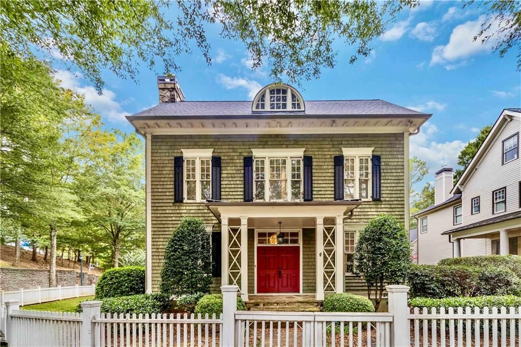 Image 2 of property listing at 1421 Hedgewood Lane NW, Kennesaw, GA 30152