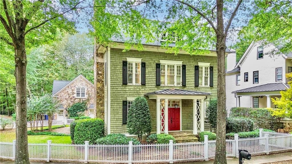 Image 3 of property listing at 1421 Hedgewood Lane NW, Kennesaw, GA 30152
