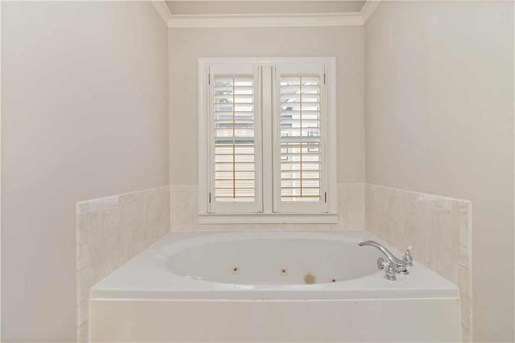 Image 33 of property listing at 1421 Hedgewood Lane NW, Kennesaw, GA 30152