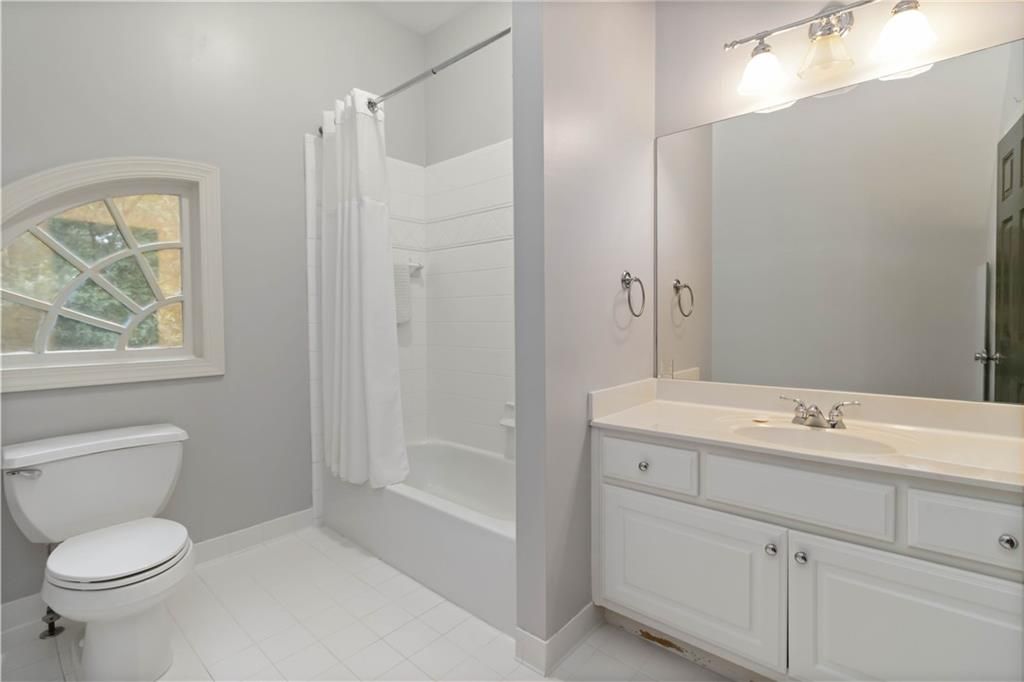 Image 37 of property listing at 1421 Hedgewood Lane NW, Kennesaw, GA 30152