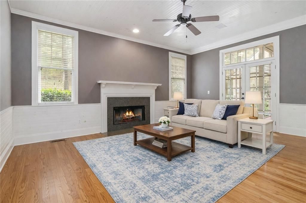 Image 7 of property listing at 1421 Hedgewood Lane NW, Kennesaw, GA 30152