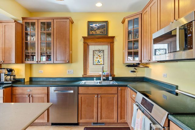 5236 W Cuyler Avenue, Chicago, IL 60641