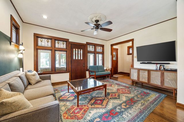 5236 W Cuyler Avenue, Chicago, IL 60641