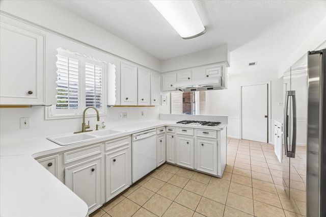 9402 Brig O Doon Circle, Houston, TX 77096