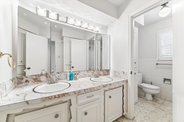 9402 Brig O Doon Circle, Houston, TX 77096
