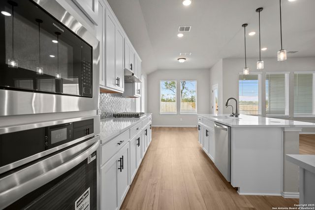 3437 Meteor Night, Converse, TX 78109