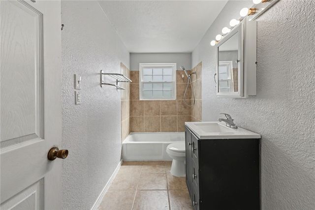 214 Hialeah Dr, Corpus Christi, TX 78418