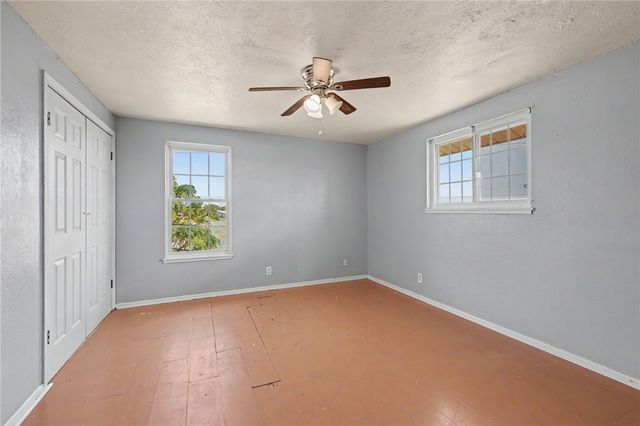 214 Hialeah Dr, Corpus Christi, TX 78418