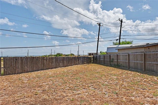 214 Hialeah Dr, Corpus Christi, TX 78418