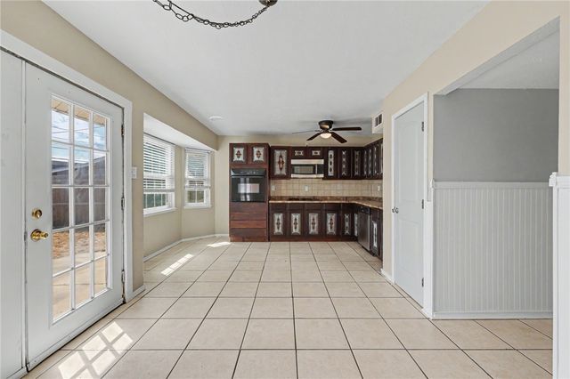 214 Hialeah Dr, Corpus Christi, TX 78418