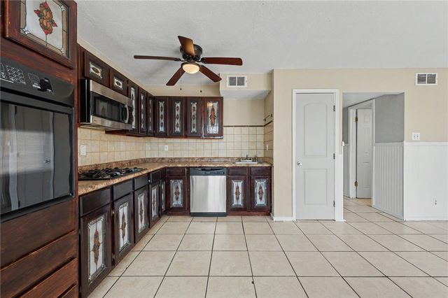 214 Hialeah Dr, Corpus Christi, TX 78418