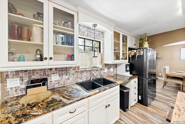 1506 D St, Floresville, TX 78114