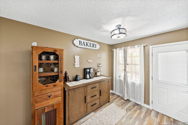1506 D St, Floresville, TX 78114