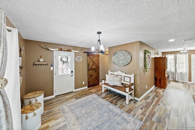 1506 D St, Floresville, TX 78114
