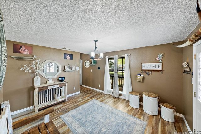 1506 D St, Floresville, TX 78114