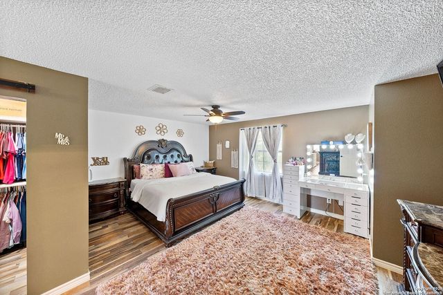 1506 D St, Floresville, TX 78114