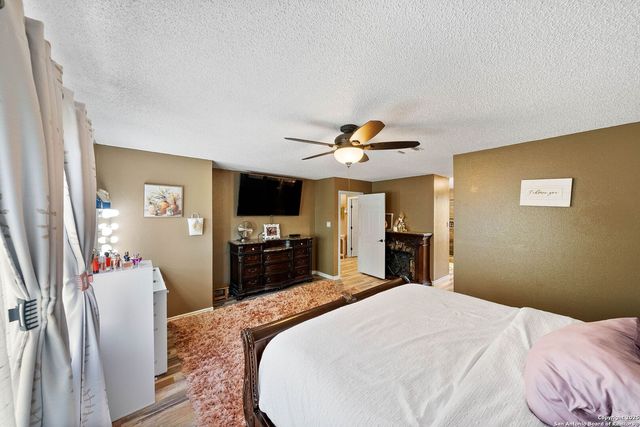1506 D St, Floresville, TX 78114