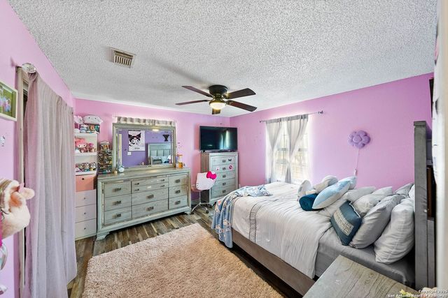 1506 D St, Floresville, TX 78114