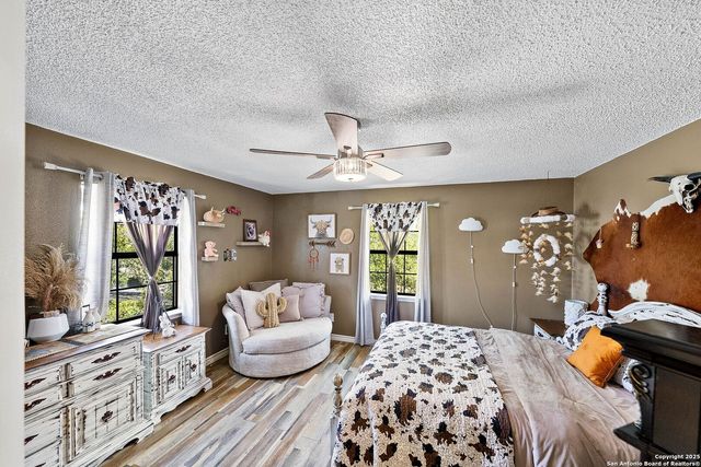 1506 D St, Floresville, TX 78114