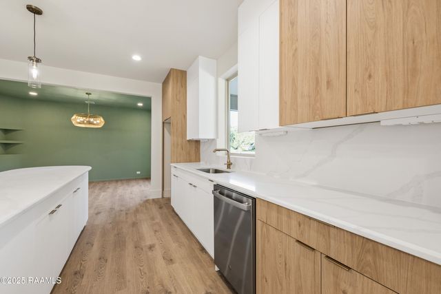100 La Rue Malaga, Broussard, LA 70518