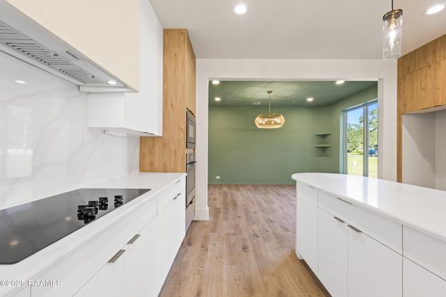 100 La Rue Malaga, Broussard, LA 70518