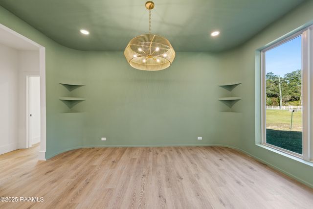 100 La Rue Malaga, Broussard, LA 70518
