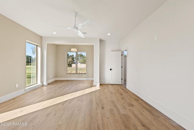 100 La Rue Malaga, Broussard, LA 70518