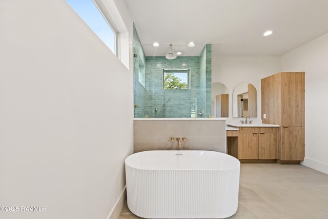 100 La Rue Malaga, Broussard, LA 70518