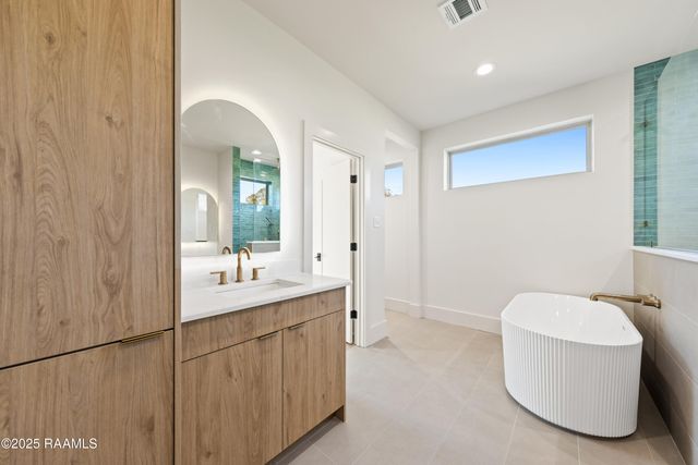 100 La Rue Malaga, Broussard, LA 70518