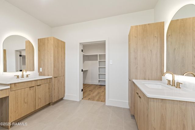 100 La Rue Malaga, Broussard, LA 70518