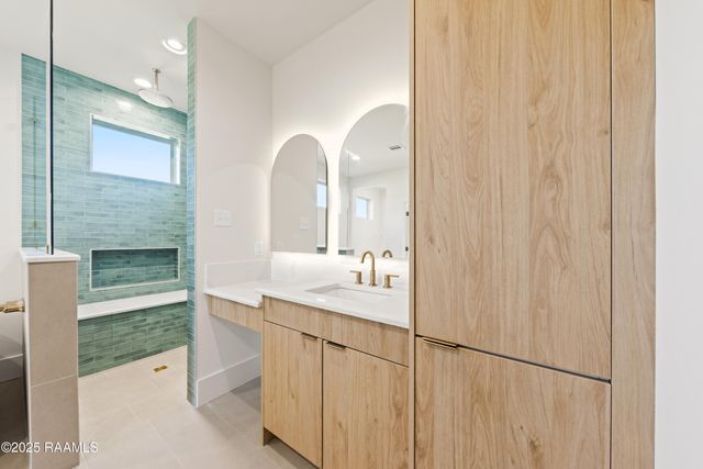 100 La Rue Malaga, Broussard, LA 70518